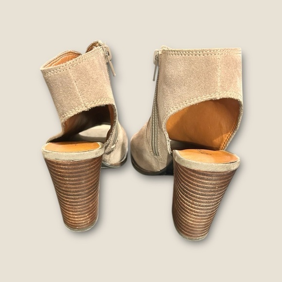 Lucky Brand Listana Heel Sandals Taupe Suede Peep Toe Block Slingback Size 7.5 - Picture 9 of 11